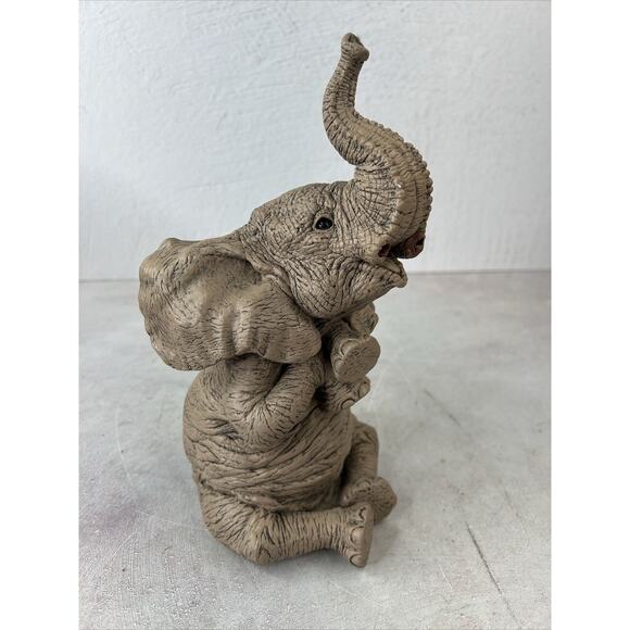 The‎ Herd Peanut Sr. Elephant #3136 Martha Carey Tusk Missing Small Chips - Picture 1 of 11
